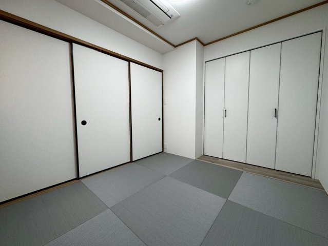 ボヌール府中の和室|大き目のクローゼットがあるため、ものが多くても安心です♪
ライフスタイルに合わせて、リビングとつなげてLDKを大きくしてもいいですね。