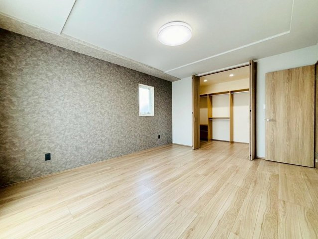 新築戸建　揖斐郡池田町上田　全1区画分譲の寝室|奥行のあるウォークインクローゼットは収納方法自由自在。家族の成長に合わせた収納が可能です。