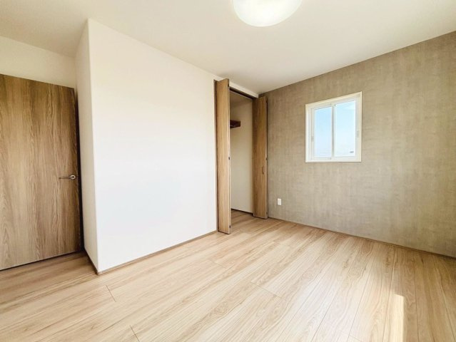 戸建　揖斐郡池田町上田　全1区画分譲の洋室|奥行のあるウォークインクローゼットは収納方法自由自在。家族の成長に合わせた収納が可能です。