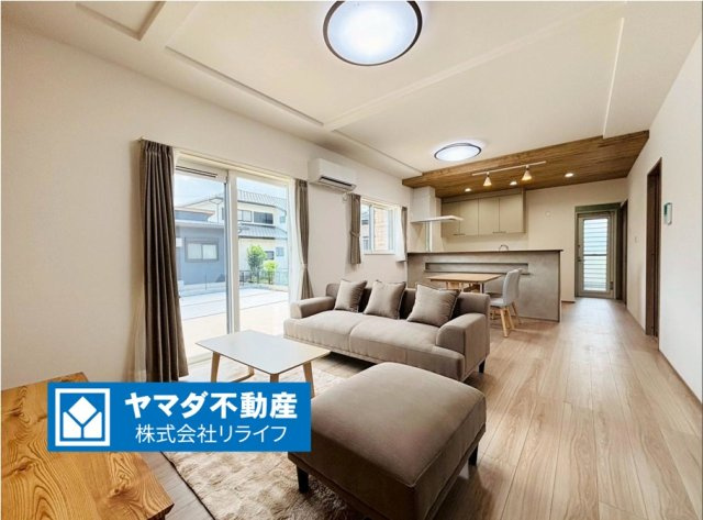 新築戸建　揖斐郡池田町上田　全1区画分譲の居間・リビング|大きな窓がリビング全体に光と風を運びます。