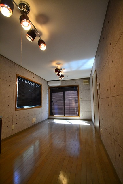 ブルースカイ翼の洋室