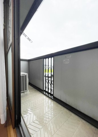 ウィルコート大松　B棟のバルコニー