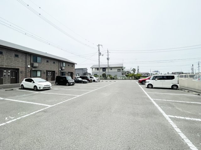 ウィルコート大松　B棟の駐車場