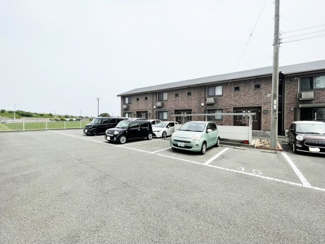 ウィルコート大松　B棟の駐車場