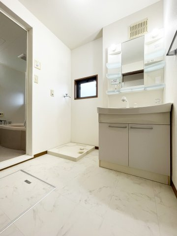 ウィルコート大松　B棟の洗面所