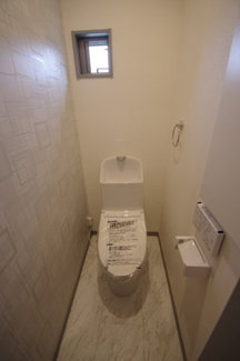 【トイレ】 | 【仲介手数料無料！！】稲城市東長沼　新築戸建て（全3棟）1号棟　5980万円 | 1階トイレ