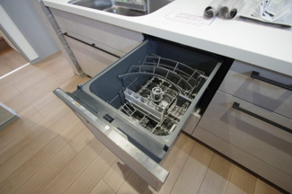 【キッチン】 | 【仲介手数料無料！！】稲城市東長沼　新築戸建て（全3棟）1号棟　5980万円 | ビルトイン食洗機