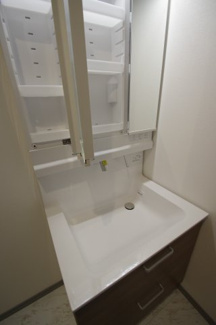 【洗面所】 | 【仲介手数料無料！！】稲城市東長沼　新築戸建て（全3棟）1号棟　5980万円