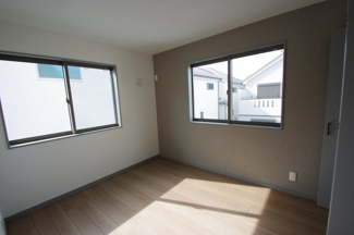 【寝室】 | 【仲介手数料無料！！】稲城市東長沼　新築戸建て（全3棟）1号棟　5980万円 | 主寝室7帖