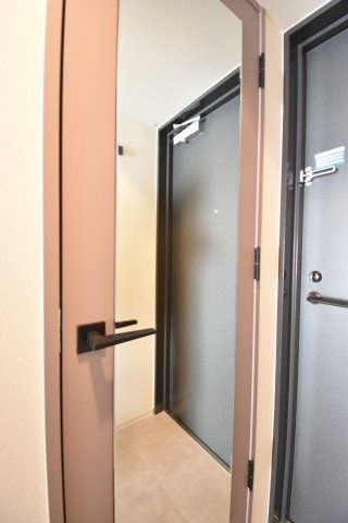クロスレジデンス阿波座の玄関