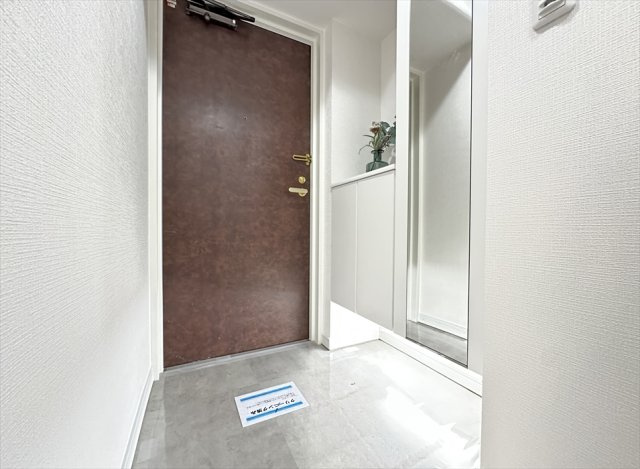 【玄関】 | ソフィア志木　(志木本店) | お出かけ前の身だしなみチェックにも便利な鏡面付き玄関収納です。