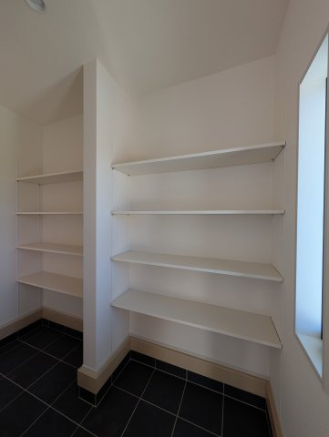 【収納】 | フォーセール前橋市富士見町第4時沢ー① | ウオークスルータイプのシューズインクローク♪