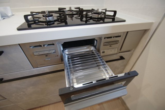 【キッチン】 | 【仲介手数料無料！！】稲城市東長沼　新築戸建て（全3棟）2号棟　6280万円 | グリル