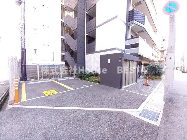 ファステート神戸アモーレの駐車場