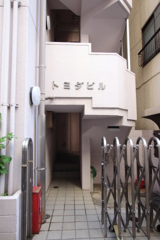 トヨダビルのエントランス