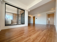 【居間・リビング】 | グランドメゾン長丘 | ゆっくりくつろげるLDKは大きな窓からたっぷりの日差しが取り込める心地の良い空間。日中は明かりが無くても過ごせます。