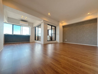 【居間・リビング】 | グランドメゾン長丘 | 機能性とデザイン性を両立させた、リノベーション物件ならではの素敵な室内。実際に見てみるとそれがよく分かります♪