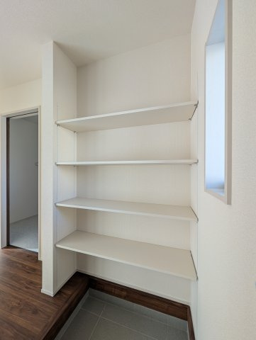 【収納】 | フォーセール前橋市富士見町第4時沢ー④ | ウオークスルータイプのシューズインクローク♪