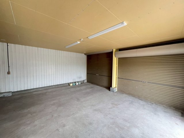 千足町10丁目貸倉庫の内装