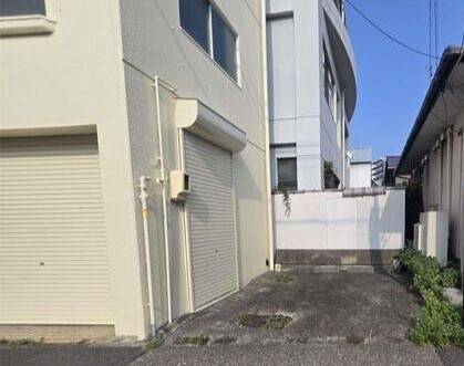 オーシャンヒルズ鳴海の駐車場