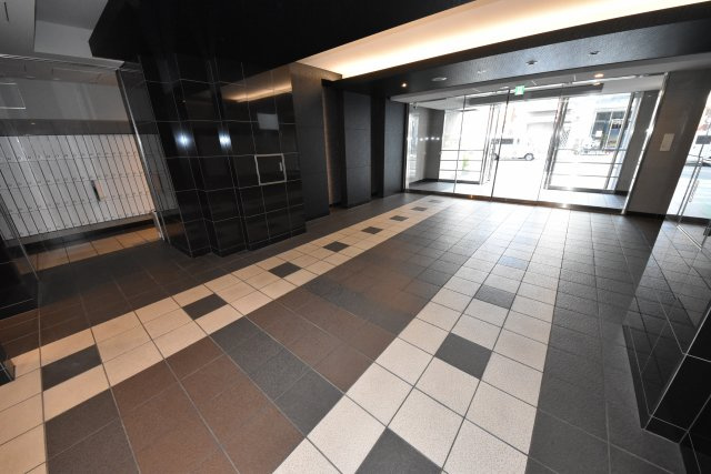 クリスタルグランツ難波Ⅱのエントランス