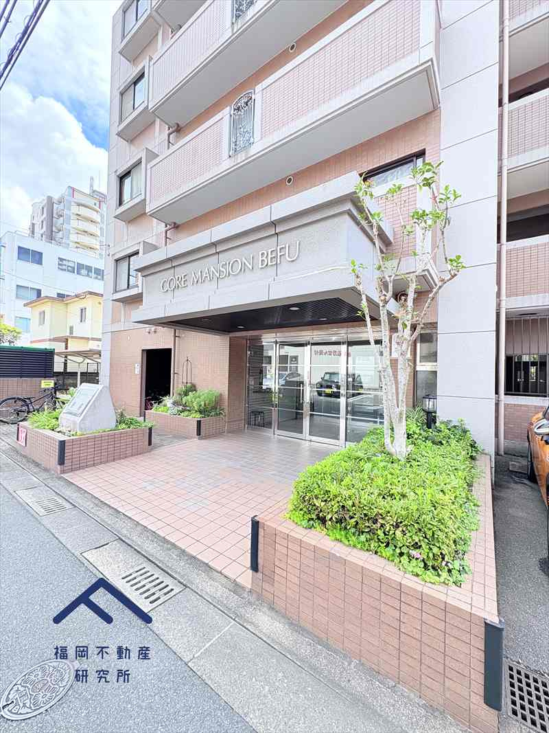 コアマンション別府のエントランス