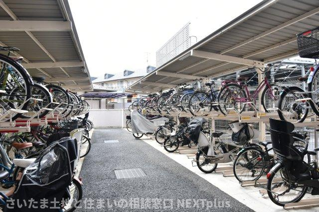 リビオ浦和領家の駐輪場|■私共は、強引なセールスは致しません。『今買えるから大丈夫』ではなく、『買った後の本当の幸せは何か』を考えた上でのご提案を徹底しております。どうぞお気軽にご連絡下さいませ。