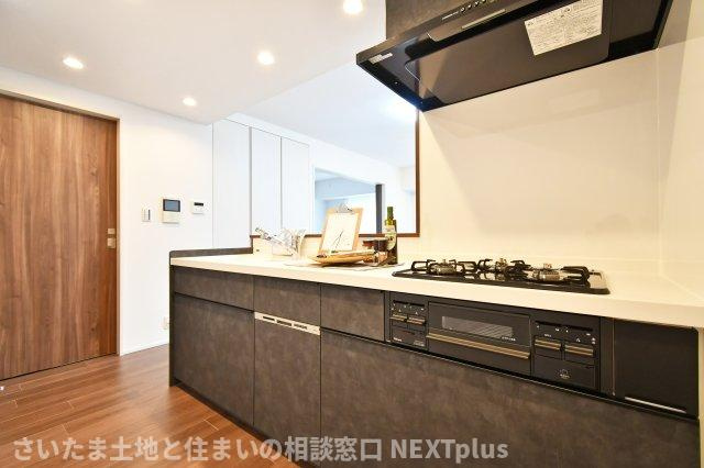 リビオ浦和領家のキッチン|家事ラク＆時短が魅力の食洗器付きのシステムキッチン。面倒な洗い物、苦手な洗い物、時間がない時の洗い物etc.　食洗器に頼ることで、自分時間や家族との時間を過ごすことができる嬉しい設備です！