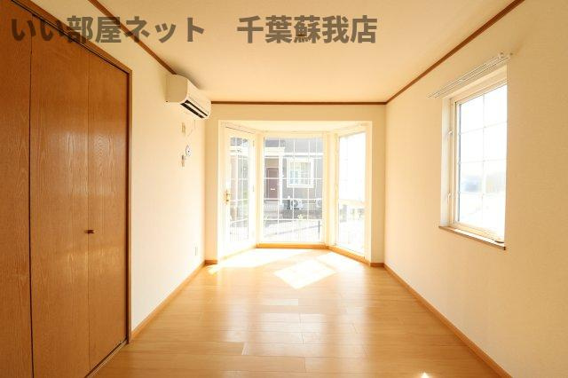 クレストタウンＢの居間・リビング|ゆったりとしたリビングです