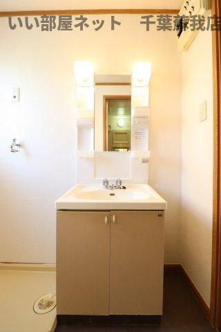 クレストタウンＢの独立洗面台|朝の身支度には欠かせない独立洗面化粧台