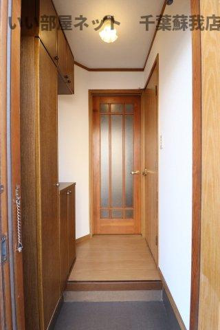 クレストタウンＢの玄関|明るい玄関です