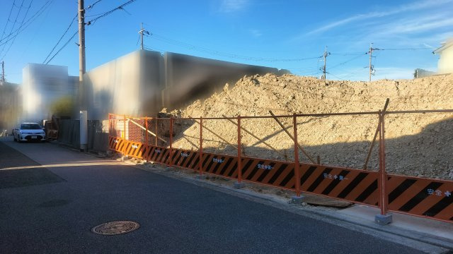 西宮市松ケ丘町土地の前面道路含む現地写真|東側幅員６ｍ公道に接面（南側から撮影）
