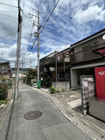 京都市北区上賀茂中ノ坂町　中古戸建の前面道路含む現地写真