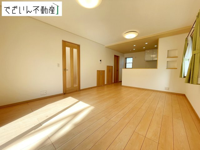 【居間・リビング】 | 深谷市東方町5丁目　中古住宅   | 現地(2025年10月撮影)