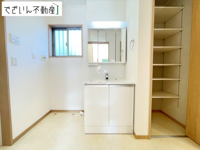 【独立洗面台】 | 深谷市東方町5丁目　中古住宅   | 現地(2025年10月撮影)