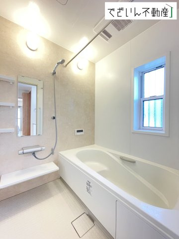 【浴室】 | 深谷市東方町5丁目　中古住宅   | 現地(2025年10月撮影)