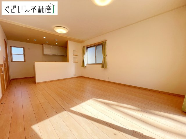 【居間・リビング】 | 深谷市東方町5丁目　中古住宅   | 現地(2025年10月撮影)