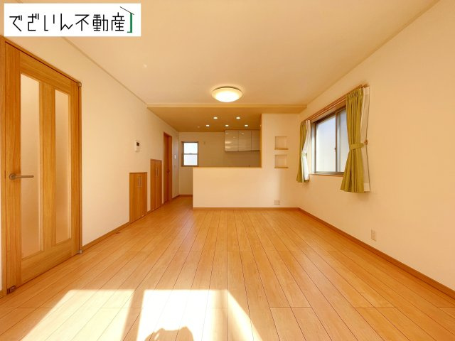 【居間・リビング】 | 深谷市東方町5丁目　中古住宅   | 現地(2025年10月撮影)