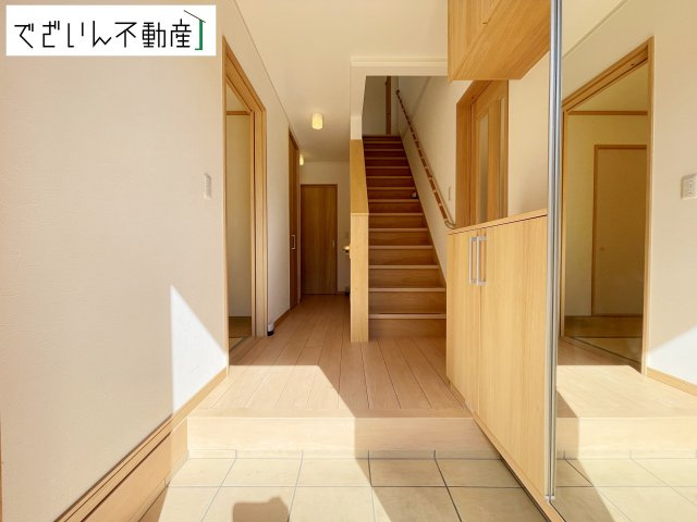 【玄関】 | 深谷市東方町5丁目　中古住宅   | 現地(2025年10月撮影)