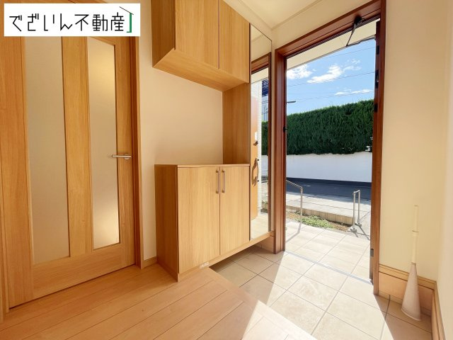 【玄関】 | 深谷市東方町5丁目　中古住宅   | 現地(2025年10月撮影)