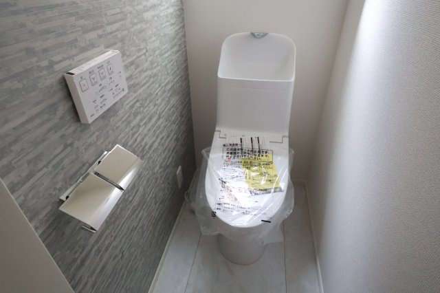 《仲介手数料無料》浦和区北浦和３丁目14-16新築一戸建てジオヴィスタのトイレ