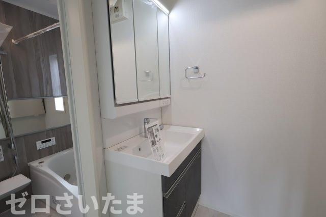 《仲介手数料無料》浦和区北浦和３丁目14-16新築一戸建てジオヴィスタの独立洗面台