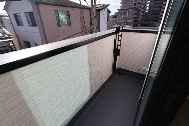 《仲介手数料無料》浦和区北浦和３丁目14-16新築一戸建てジオヴィスタのバルコニー