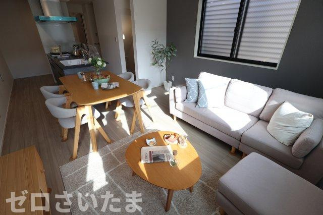 《仲介手数料無料》浦和区北浦和３丁目14-16新築一戸建てジオヴィスタの居間・リビング