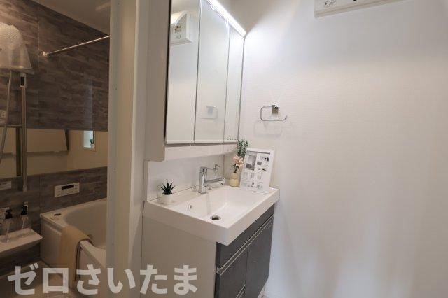 《仲介手数料無料》浦和区北浦和３丁目14-16新築一戸建てジオヴィスタの独立洗面台