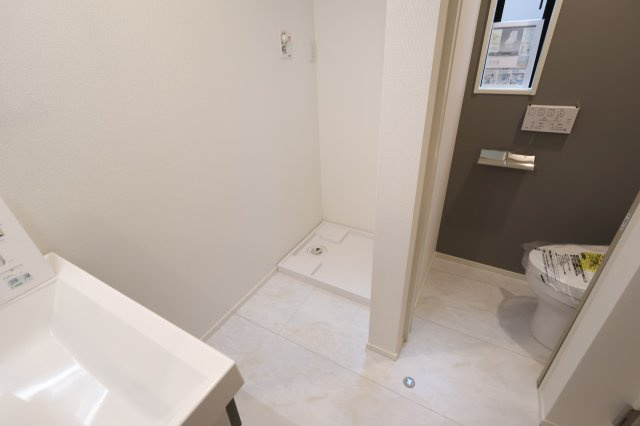 《仲介手数料無料》浦和区北浦和３丁目14-16新築一戸建てジオヴィスタのランドリースペース