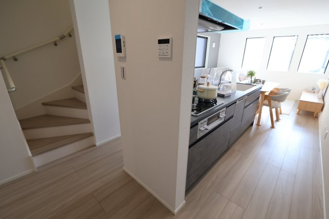 《仲介手数料無料》浦和区北浦和３丁目14-16新築一戸建てジオヴィスタの居間・リビング