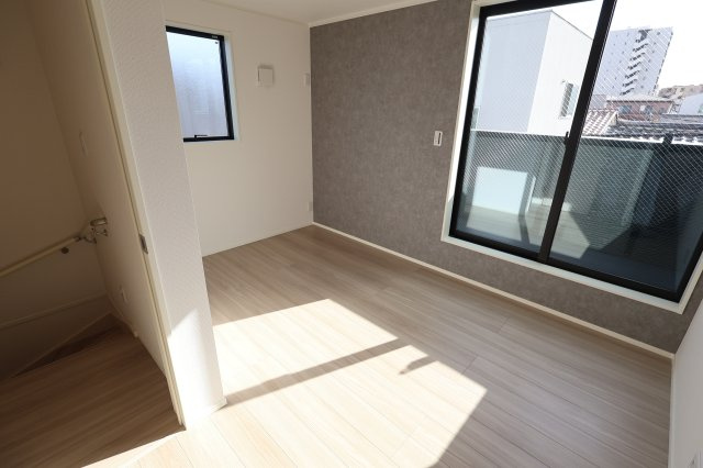 《仲介手数料無料》浦和区北浦和３丁目14-16新築一戸建てジオヴィスタの洋室