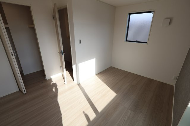 《仲介手数料無料》浦和区北浦和３丁目14-16新築一戸建てジオヴィスタの洋室