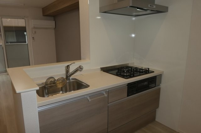 フォルビートのキッチン|3口ガスコンロ付きシステムキッチン